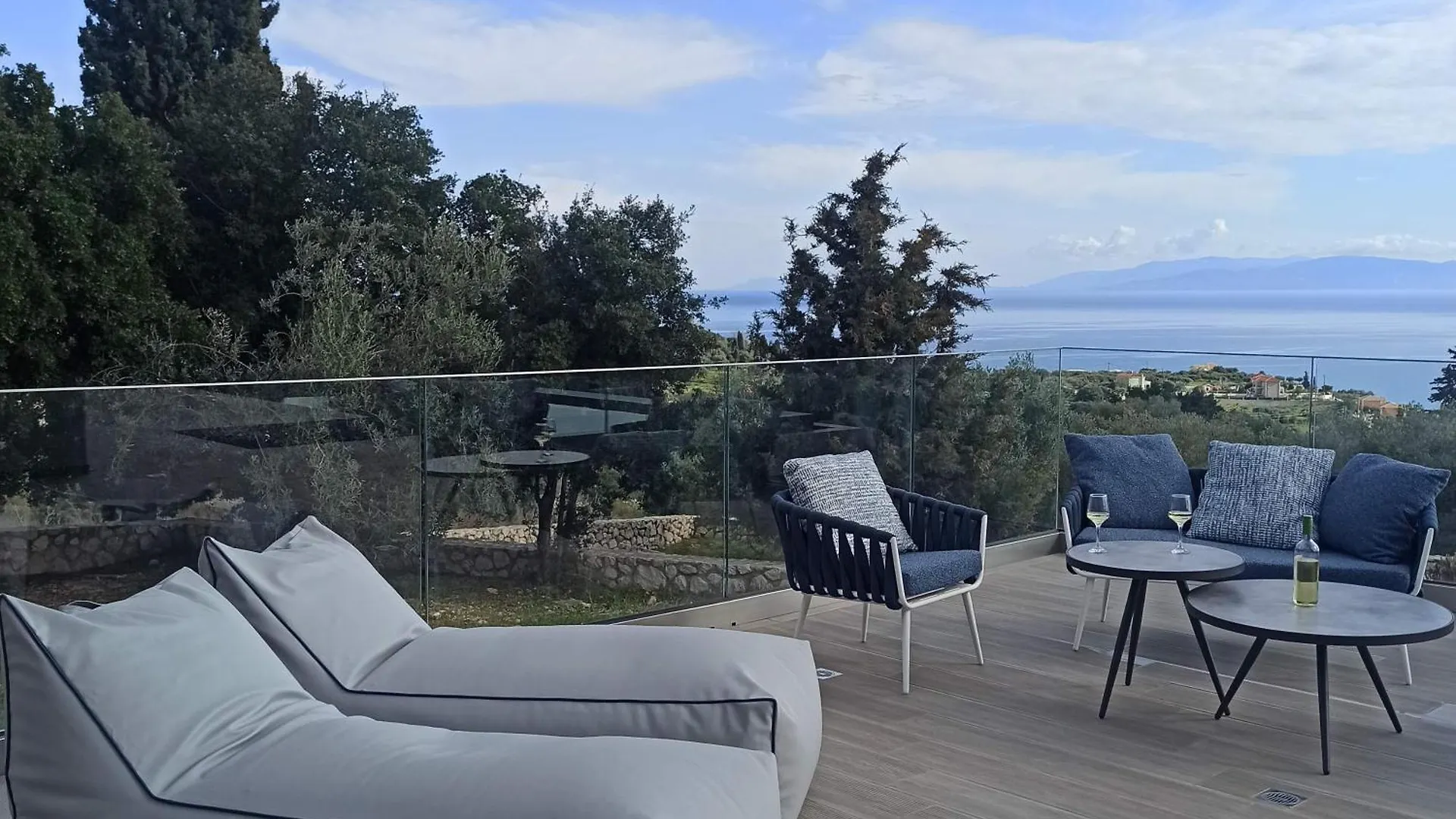 Villa Shades Of Blue Trapezaki